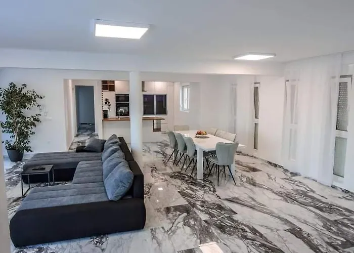 Luxury Jasna 1 *