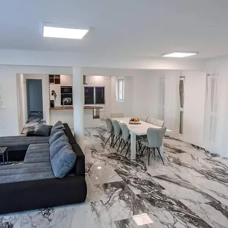 Luxury Jasna 1 *